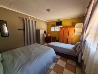 N4 Guest Lodge - Rustenburg - 2