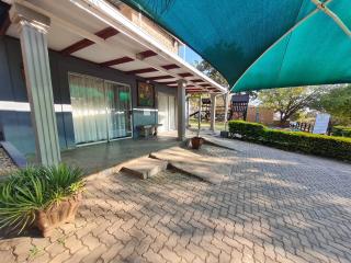 N4 Guest Lodge - Rustenburg - 0