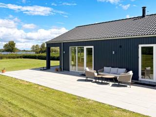 Stylish Lakeview Retreat-By Traum - Ansager - 0