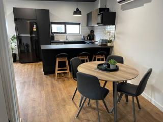 CBD Elizabeth St Modern Townhouse - Secure Parking - Launceston - 5