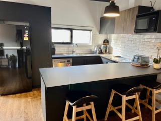 CBD Elizabeth St Modern Townhouse - Secure Parking - Launceston - 7