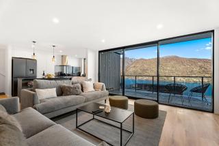 Contemporary & Picturesque - 4 Bedroom House - Queenstown - 0
