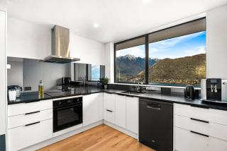 Contemporary & Picturesque - 4 Bedroom House - Queenstown - 7