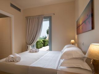 Villa in Peloponnese by Sandy Beach & Pool - 4