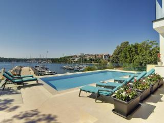 Beautiful villa by the sea - 5