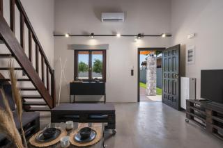Eightyfour Living with private pool - Chania - 3
