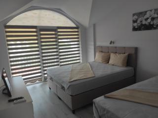 Sunny House Apartments & Pool - Kranevo - 1