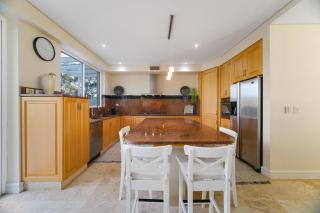 House by the Harbor - Sydney - 7
