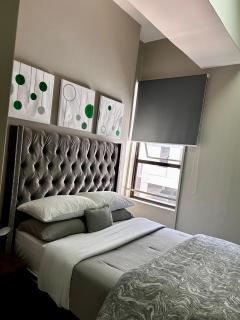 Neat and cozy apartment in central Rosebank with unlimited Wi-Fi and backup power - Johannesburg - 2
