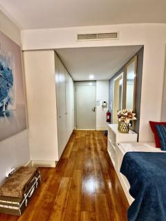 Modern Apartment & Garage - 4