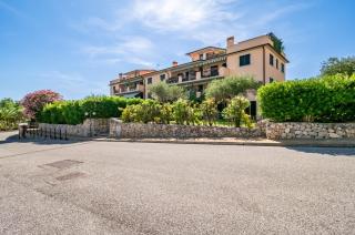 GuestHost - Piana di Solaro Modern Flat & Swimming Pool - 5