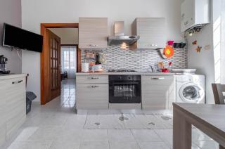 Migliarina Station Comfy Apt w/ Balcony - La Spezia - 5