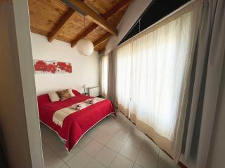 Luminoso a 1 cuadra centro cívico y cervecerías 8 - 6