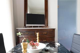 Best Located RUBY Luxury Escape - 6