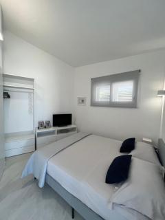 Villa Giuliana Luxury Home: piscina, solarium, barbecue. A pochi passi dal mare - 2