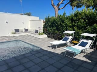 Villa Giuliana Luxury Home: piscina, solarium, barbecue. A pochi passi dal mare - 1