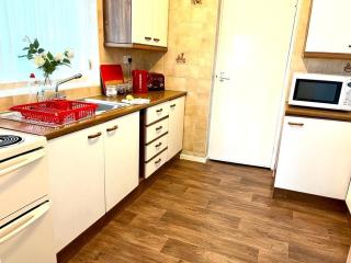 Spacious 3 Bedroom House - Sleeps 5 - Manchester - 2