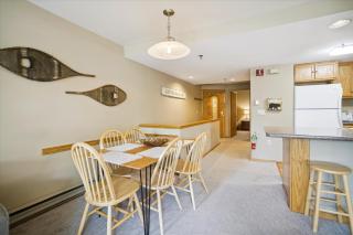 Amazing view, location, ski back trails, sports center, pool Highridge B4 Highridge - 7