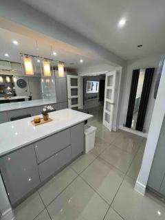 Stunning Home in Astley - 8