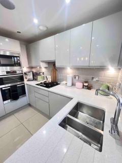 Stunning Home in Astley - 5
