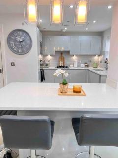 Stunning Home in Astley - 3