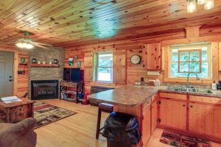 Wraparound Deck and Hot Tub Blue Ridge Mtn Cabin - Sparta - 5