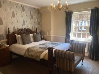 Saracens Head Hotel by Greene King Inns - Towcester - 9