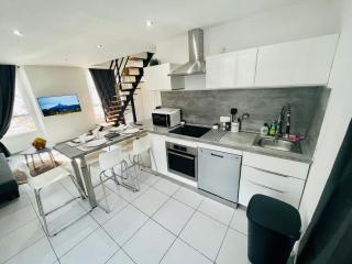 SUPERBE DUPLEX DESIGN NEUF 2 CHAMBRES, CLIMATISE TOUT CONFORT, FACILE D,ACCES STATIONNEMENT GRATUIT - Marsiglia - 9