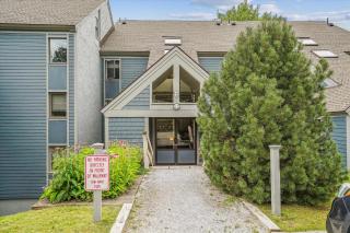 Whiffletree E8 3-Bedroom Condo with Ski Access, Shuttle, and Fireplace - Killington - 1