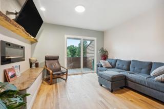 Charming Lafayette Getaway with Fireplace! - Lafayette - 7