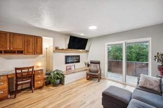 Charming Lafayette Getaway with Fireplace! - Lafayette - 6