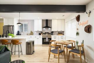 Wild West Disco Haus! Sleeps 12, Hot Tub + Gym! - 6