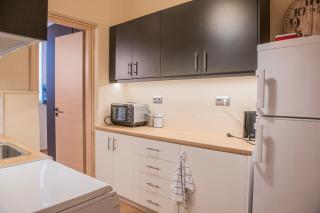 Urban Oasis, Stylish Short Stay Apartment in Piraeus Center - Piraeus - 4