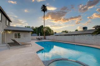 Vegas Hideaway~Pool, Bar, Many beds~NEAR STRIP - Las Vegas - 0