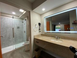 Brentwood Inn & Suites - Suffolk - 3