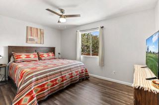 Newly Remodeled Pet Friendly Strawberry Cabin - Pine - 9