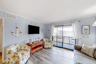 Sea Cabin Beach Getaway - Myrtle Beach - 6