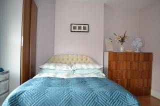 Nice 3 Bedroom House Ealing - 7
