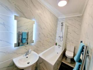 Charming Home with Private Balcony, on 1st floor, with 2 Bathrooms, 3 min walk to Earl's Court Station - Londres - 8