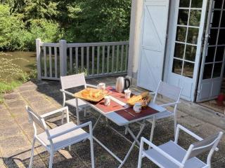 Retraite Paisible au Cœur de la Forêt de Rambouillet avec Étang Privé et Charme Authentique - FR-1-527-8 - Clairefontaine - 3