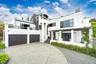 Stunning Lake Views - 9