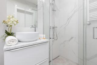Modern & Bright Apartment with Parking and Balcony by Noclegi Renters - Varsavia - 3