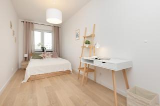 Modern & Bright Apartment with Parking and Balcony by Noclegi Renters - 8