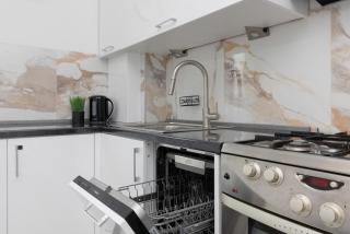 Elegant Warsaw Apartment with AC 550 m to Copernicus Science Centre by Noclegi Renters - Varsavia - 1