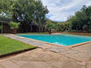 N4 Guest Lodge - Rustenburg - 9