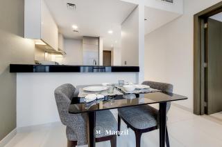 Manzil - Luxurious 1BR Waterfront Apartment at DAMAC Maison Prive with Burj Views - 5