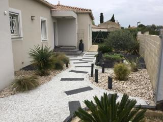 Villa moderne piscine privée calme soleil près de Nîmes - Clarensac - 0