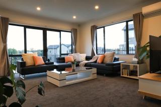 Amazing the Waikato River-View Brand New Villa with 4 bedrooms - 5