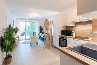 A12 - 1 BDR Centre Train Station 5 min Sea - AC, Parking & Terrace - Antibes - 4