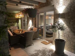 Villa ELi - Luxury Nature Getaway - Strategically located for Beach Exploration - Onsite Power for Electric Vehicle - Fourka - 7